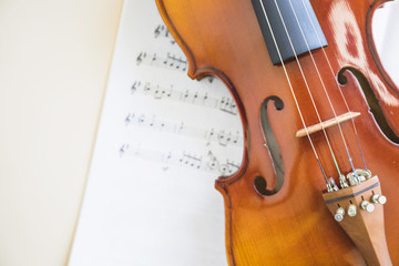 Fototapeta na wymiar Classical wooden violin string on musical note