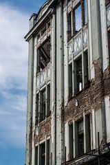 Obraz premium BuildiBuilding with a lot of shotsng with a lot of shots