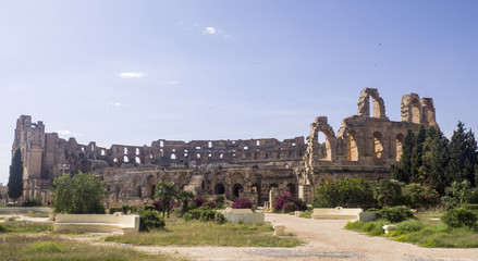 Fototapeta na wymiar Amphitheater Ej-Djem, Tunisia, at the sun