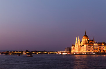 Fototapeta premium Hungarian Parliament Building in Budapest at night
