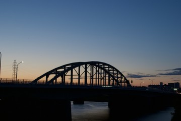 Obraz na płótnie Canvas 夕暮れの橋
