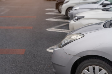Obraz na płótnie Canvas row of cars in parking