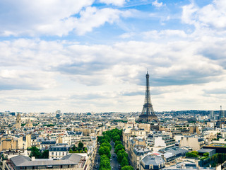 Fototapeta na wymiar パリ　凱旋門から眺めるエッフェル塔