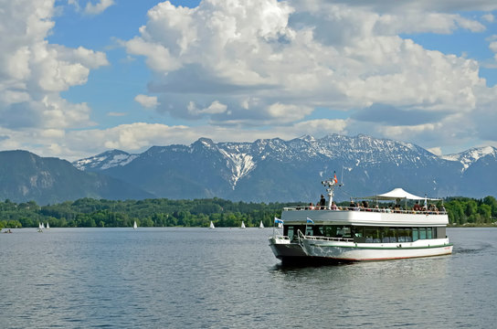 Dampfer auf dem Staffelsee bei Uffing