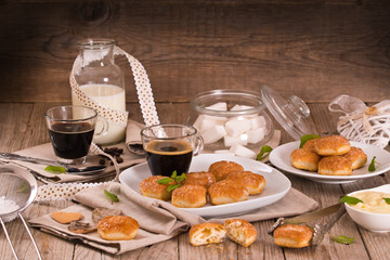 Puff pastries with custard cream.