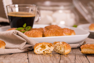 Puff pastries with custard cream.