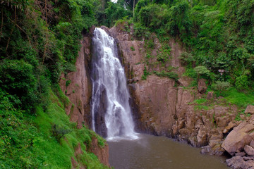 Fototapeta na wymiar Waterfall in the national park very beautiful in nature.