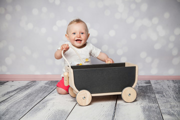 Holzwagen zum spielen