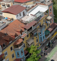 Blick auf rote Dächer von Tirana
