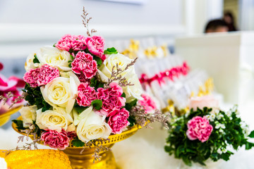 romantic table decoration with spring flowers in wedding