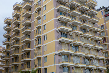 Hausfassade mit Balkon