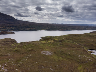 Fototapeta premium Schottische Highlands von Oben - Luftbild