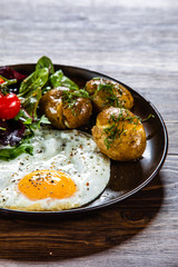 Fried egg, boiled potatoes and vegetables