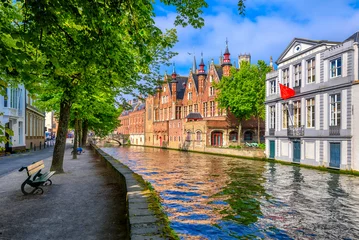 Poster Brugges Vue sur le centre-ville historique de Bruges (Brugge), province de Flandre occidentale, Belgique. Paysage urbain de Bruges avec canal.