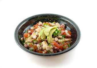 Ceviche en plato de peltre