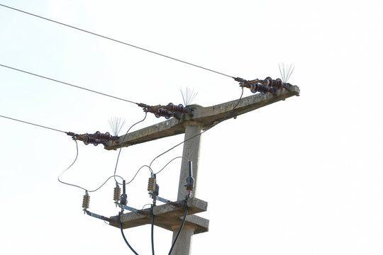 Alter Strommast aus Beton