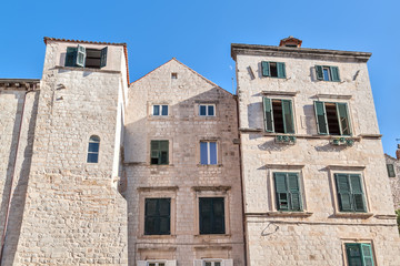 Fototapeta na wymiar Old houses on the streets of Dubrovnik. Croatia