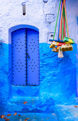 Besichtigung von Marokko. Schöne blaue Medina der Stadt Chefchaouen in Marokko © r_andrei