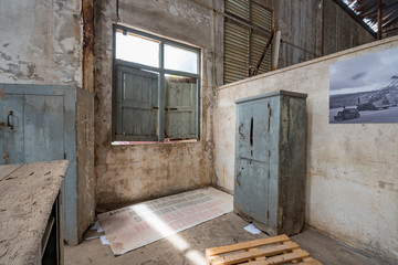 Obraz na płótnie Canvas Old deserted workshop and laboatory
