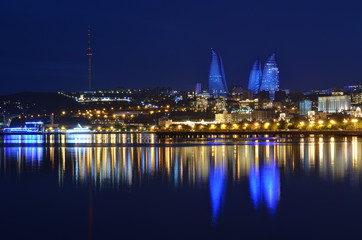 Fototapeta na wymiar Evening Baku with a view from the boulevard.Azerbaijan