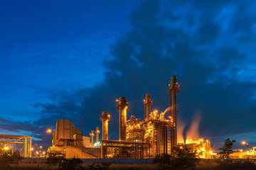 Fototapeta na wymiar Petrochemical plant at Twilight In the industrial area Eastern Thailand.