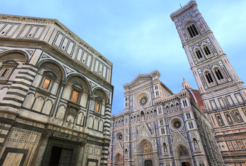Fototapeta premium Renaissance cathedral Santa Maria del Fiore in Florence by night, Italy
