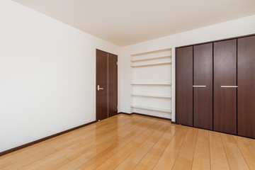 内装の扉と壁　Simple unfurnished apartment space