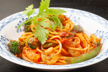 トマトソースパスタ