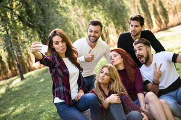 Obraz premium Group of friends taking selfie in urban background