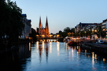 Obraz premium Paulskirche Strasbourg am Abend