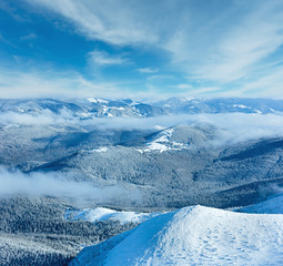 Fototapeta na wymiar Morning winter mountain landscape