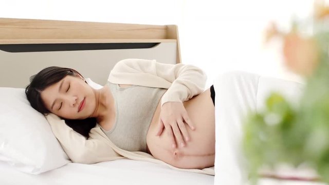 Sleep during the day is relaxation, health care for pregnant mothers and near birth. Which helps in the growth of the body and the brain of the baby when a child is born, he will have good health