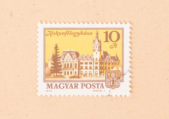 HUNGARY  - CIRCA 1974: A stamp printed in Hungary shows a large building, circa 1974
