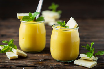 Sweet mousse with white chocolate