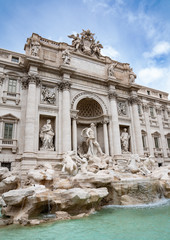Fototapeta na wymiar Fountain de Trevi in Rome, Italy