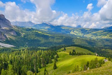 Fototapeta na wymiar Beautiful view of seiser elm plateau in Val gardena, Italy