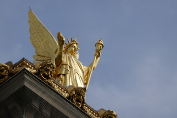 statue de  l'opéra de paris