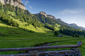 Chalet dans une vallée Suisse