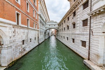 Obraz premium An alley in Venice, Italy