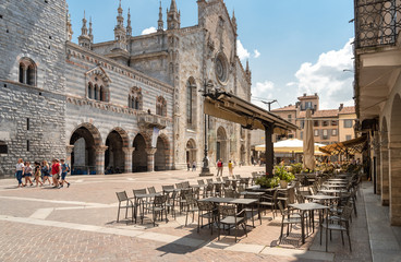 View of Duomo square with traditional Italian street cafe in the historic center of Como, Italy. - obrazy, fototapety, plakaty