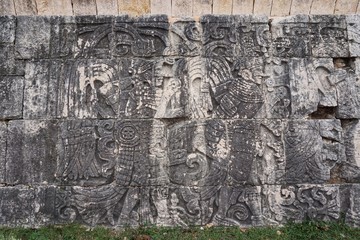 Maya Eingravierungen - Wandmalerei in Chichen Itza Mexiko