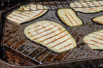 Aubergine auf dem Grill