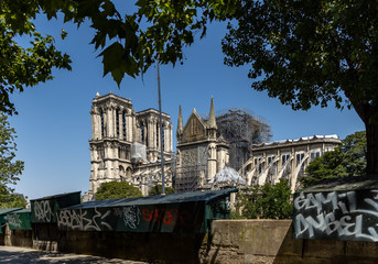 Obraz premium Paris, FRANCE - June 27, 2019: Cath drale Notre-Dame de Paris construction and refurbishment rebuild work ongoing after 2019 fire