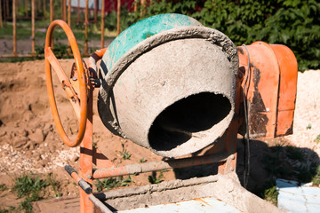 Concrete mixer against the sand, interfere with, concrete for construction