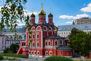 Fototapeta na wymiar Ancient Orthodox church in the center of Moscow
