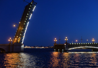 Fototapeta na wymiar Trinity bridge at night.