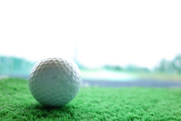ゴルフボールと練習場