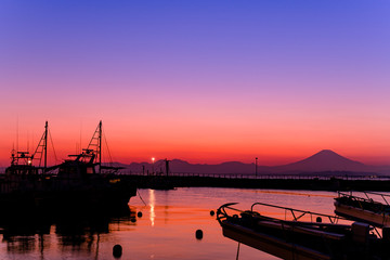 漁港の夕暮れ