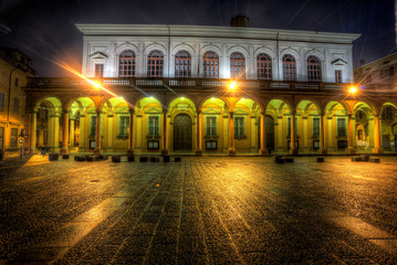 Yellow and green light on the theater of Bologna city in Italy © Guillaume Leray