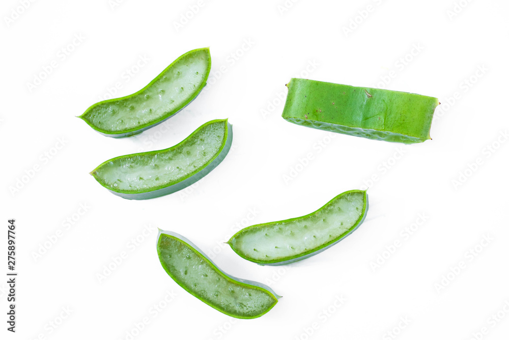 Wall mural Aloe vera sliced isolated on white